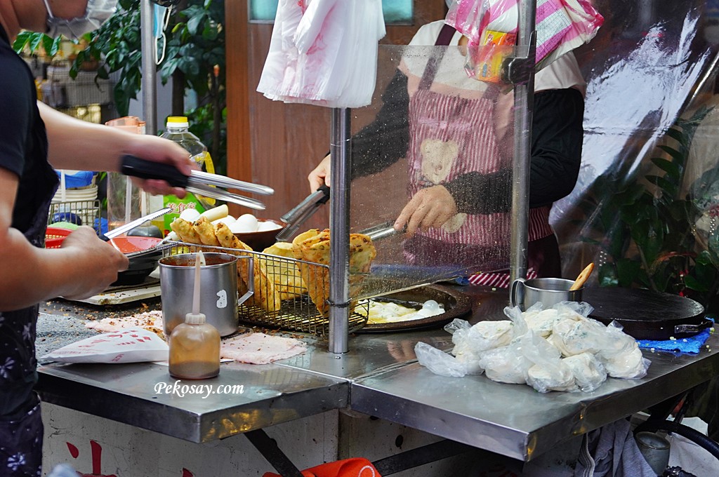 台北蔥油餅,台北車站美食,黃福龍脆皮蔥油餅,黃福龍蔥油餅,炸蛋蔥油餅,後火車站美食 @PEKO の Simple Life