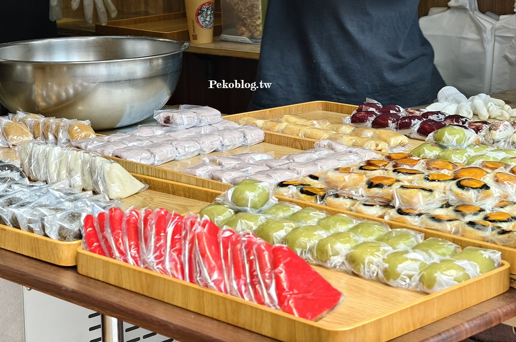 黑麻糬,遼寧美食街,台北麻糬推薦,黑麻糬分店,黑麻糬菜單,南京復興站美食,草莓大福 @PEKO の Simple Life