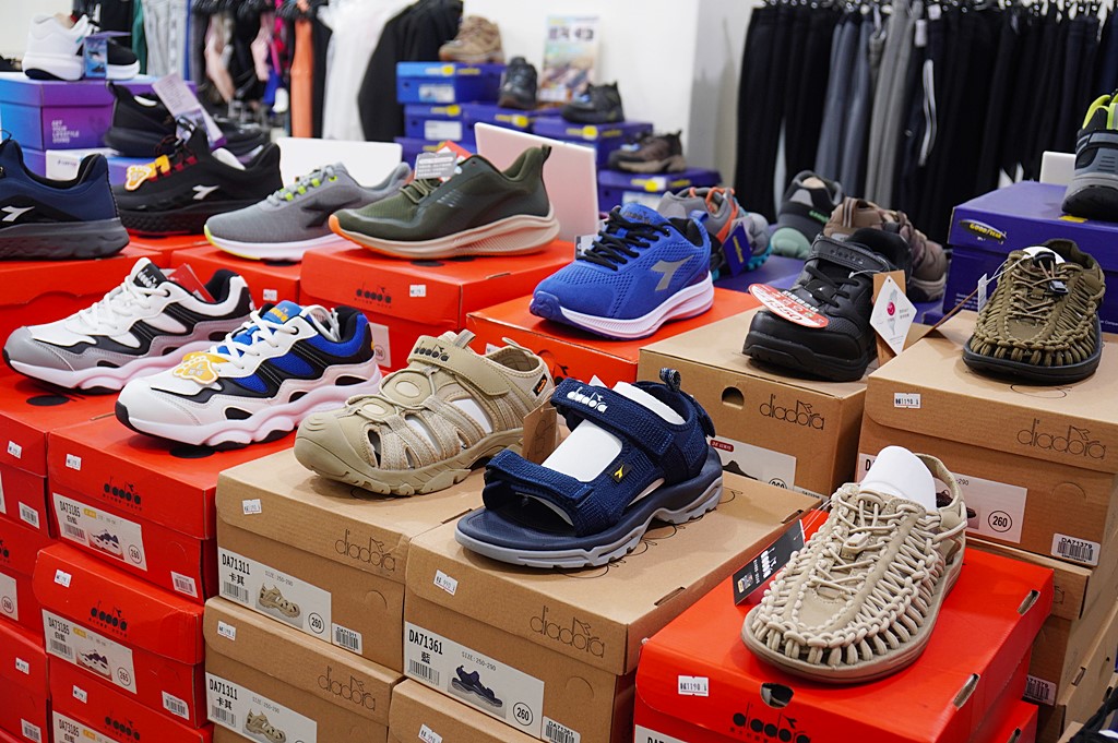 運動鞋特賣,犀牛機能衣,特賣會,犀牛特賣會 @PEKO の Simple Life