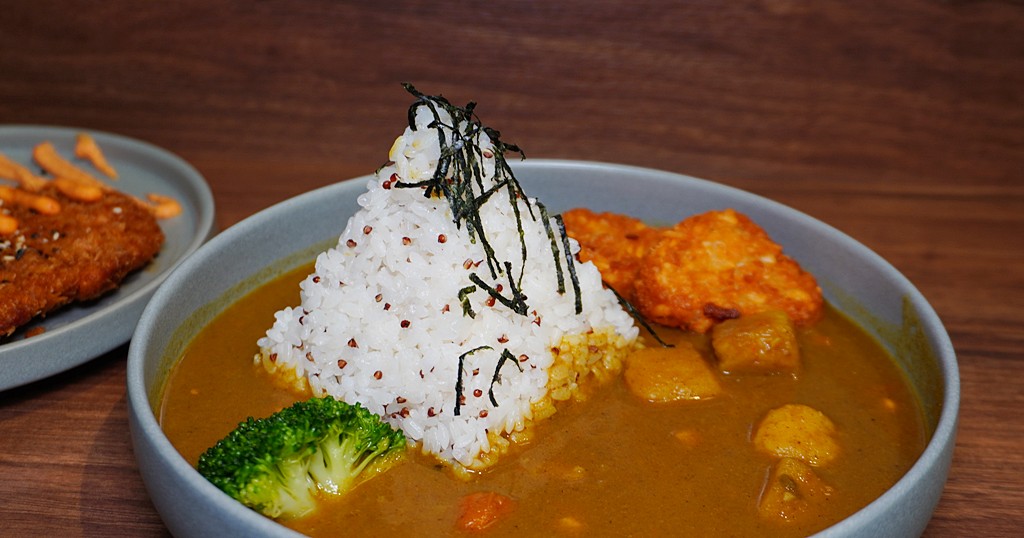 大安區咖哩 媒體部落格連結：忠孝新生美食｜倔醬咖哩飯｜開到深夜12點｜提供宵夜炸物