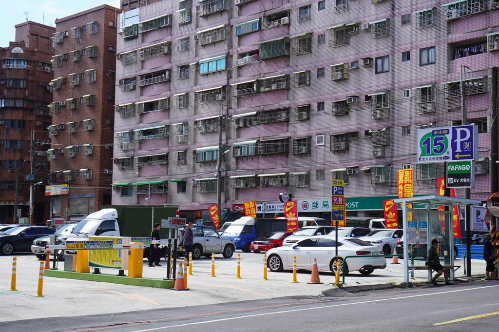 嘉益牛仔特賣會,坦克犀牛服飾,原廠犀牛機能衣,鶯歌特賣會,萬件牛仔褲 @PEKO の Simple Life