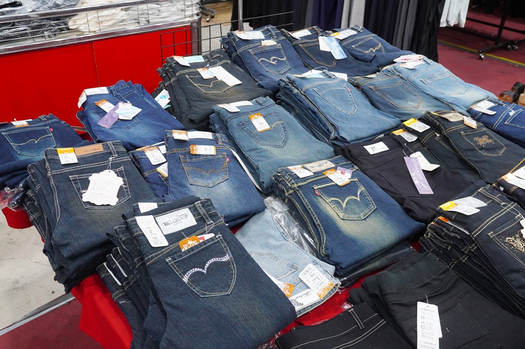 嘉益牛仔特賣會,坦克犀牛服飾,原廠犀牛機能衣,鶯歌特賣會,萬件牛仔褲 @PEKO の Simple Life