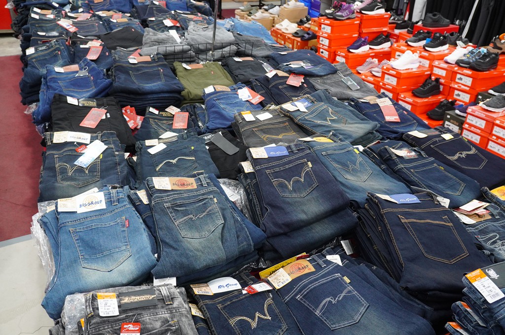 嘉益牛仔特賣會,坦克犀牛服飾,原廠犀牛機能衣,鶯歌特賣會,萬件牛仔褲 @PEKO の Simple Life