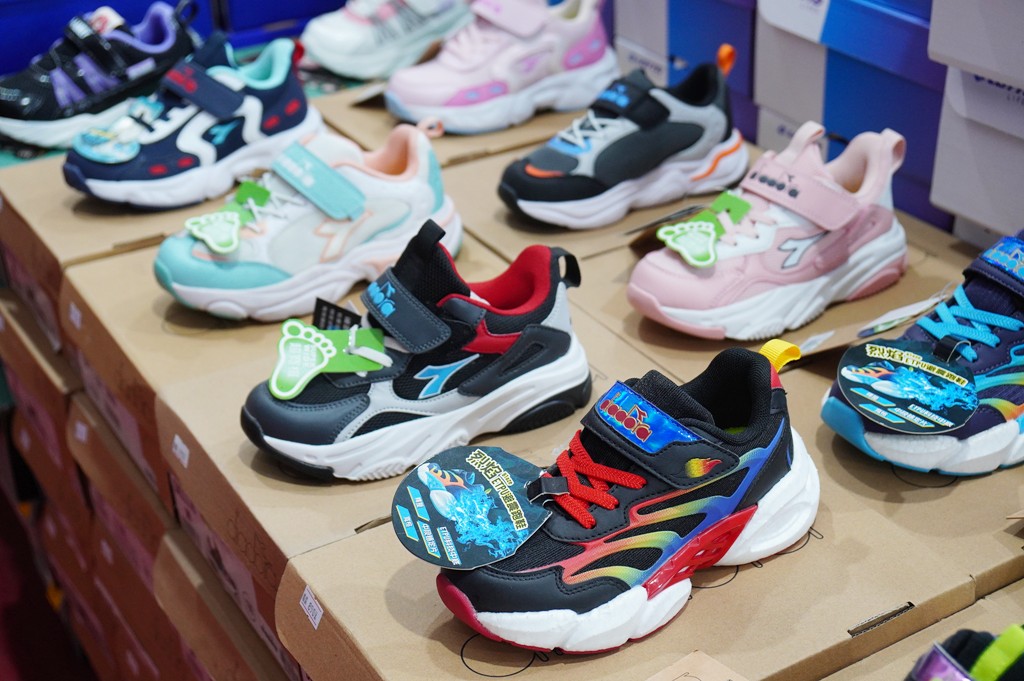 嘉益牛仔特賣會,坦克犀牛服飾,原廠犀牛機能衣,鶯歌特賣會,萬件牛仔褲 @PEKO の Simple Life