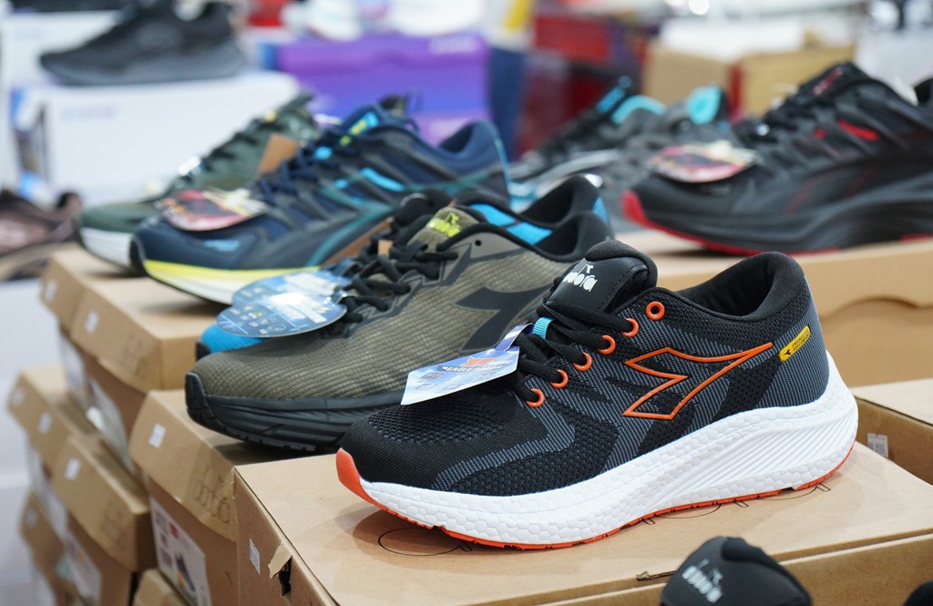 嘉益牛仔特賣會,坦克犀牛服飾,原廠犀牛機能衣,鶯歌特賣會,萬件牛仔褲 @PEKO の Simple Life