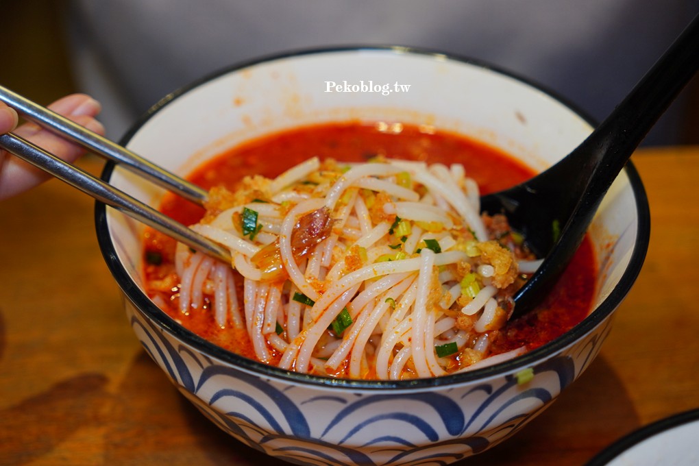三峽美食,三峽老街美食,醬油雞米粉 @PEKO の Simple Life