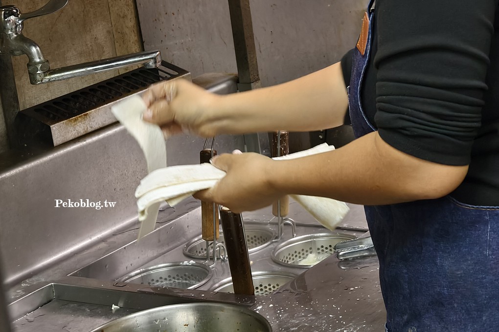 三重美食,三重國小美食,三重熗鍋麵 @PEKO の Simple Life