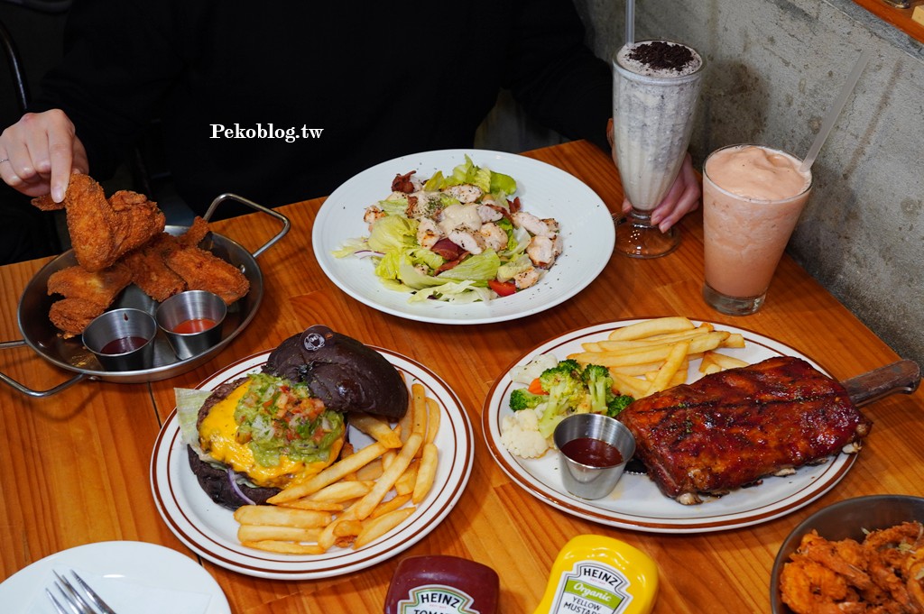 西門町美食,西門町聚餐,西門町美式餐廳,西門町寵物友善餐廳 @PEKO の Simple Life