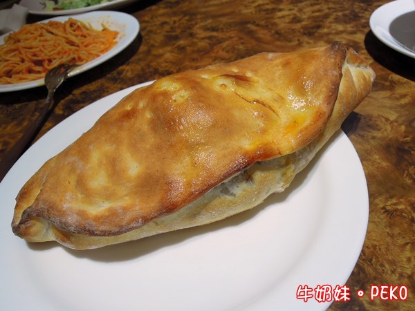 聚餐,鯷魚蕃茄洋蔥披薩,好吃披薩,Amore,新店線美食,Pizzeria,東區美食,TAIPEI,義大利麵,TIMES,東區餐廳,西西里披薩,披薩,艾茉蕾披薩,披薩包 @PEKO の Simple Life