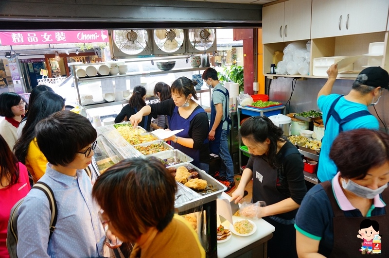 東區216巷,東區平價美食,鮮蝦餛飩湯麵,醡醬麵,客家扁食,小胖胖扁食菜單,板南線美食,東區美食,小胖胖扁食 @PEKO の Simple Life