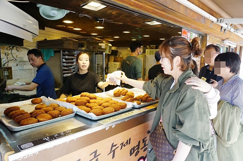 首爾旅遊|景點|美食|住宿,首爾自由行,明洞美食,首爾,明洞可樂餅,明洞可樂餅32G,明洞必吃,明洞小吃 @PEKO の Simple Life