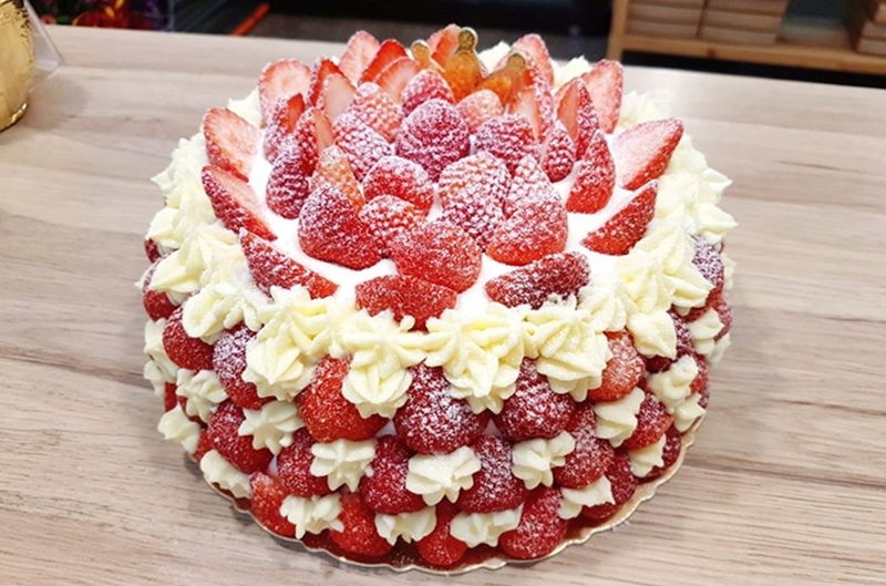 新莊蛋黃酥,鎧樂餅舖,雪Q餅,新莊美食,新莊伴手禮,草莓蛋糕,新莊草莓蛋糕 @PEKO の Simple Life