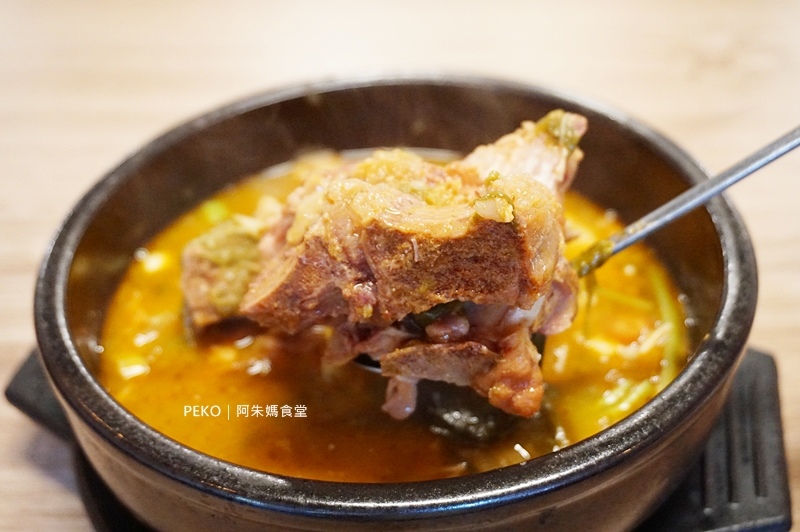 台北韓式料理,阿朱媽食堂,韓式料理,馬鈴薯排骨湯,豬骨湯 @PEKO の Simple Life