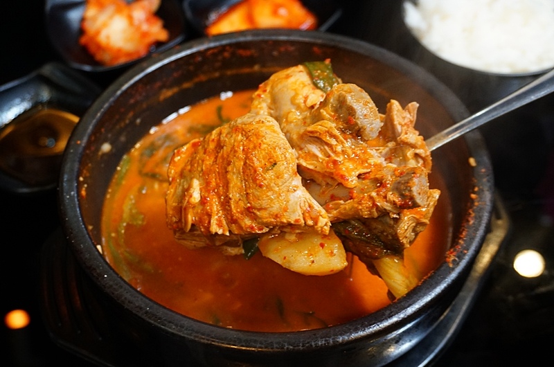 懶人包,韓式料理,馬鈴薯排骨湯,豬骨湯,台北韓式料理,馬鈴薯豬骨湯,解酒湯 @PEKO の Simple Life
