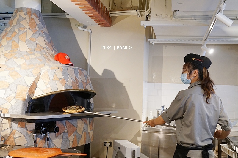 窯烤披薩,BANCO菜單,外帶美食,松山線美食,松江南京美食,南義甜點,柴燒窯爐,BANCO,拿波里披薩 @PEKO の Simple Life